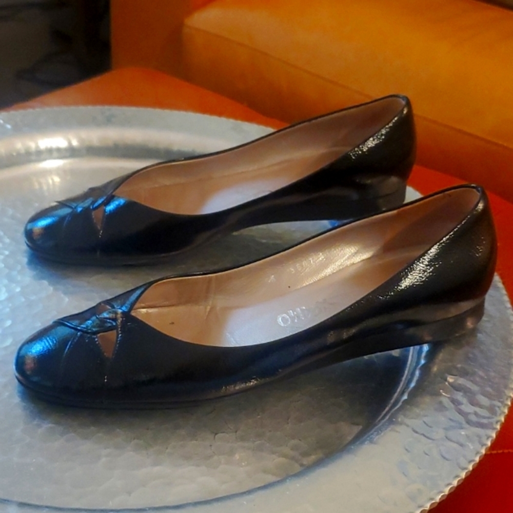 FERRAGAMO LOAFERS SIZE 7.5